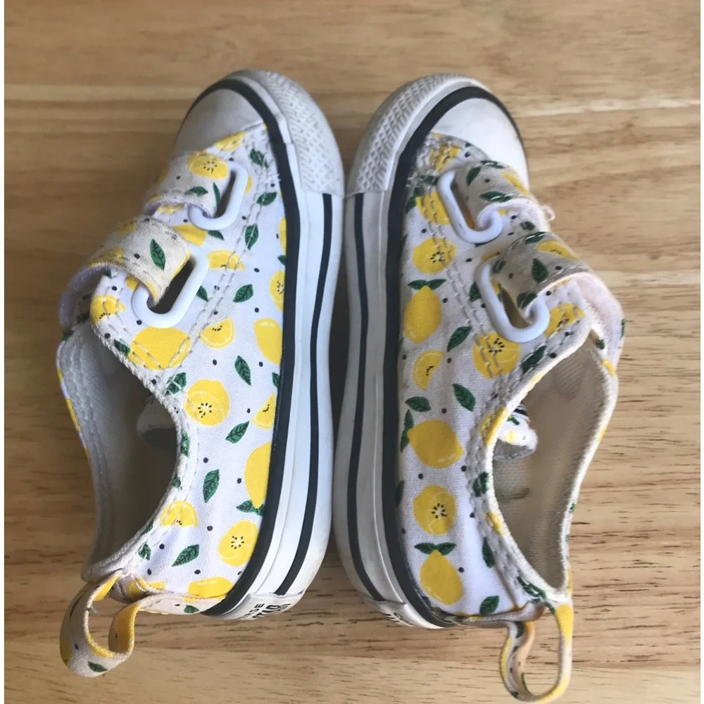 Converse Kids Lemon Print Sneakers Velcro Straps Size: US Toddler 5C EUR 21